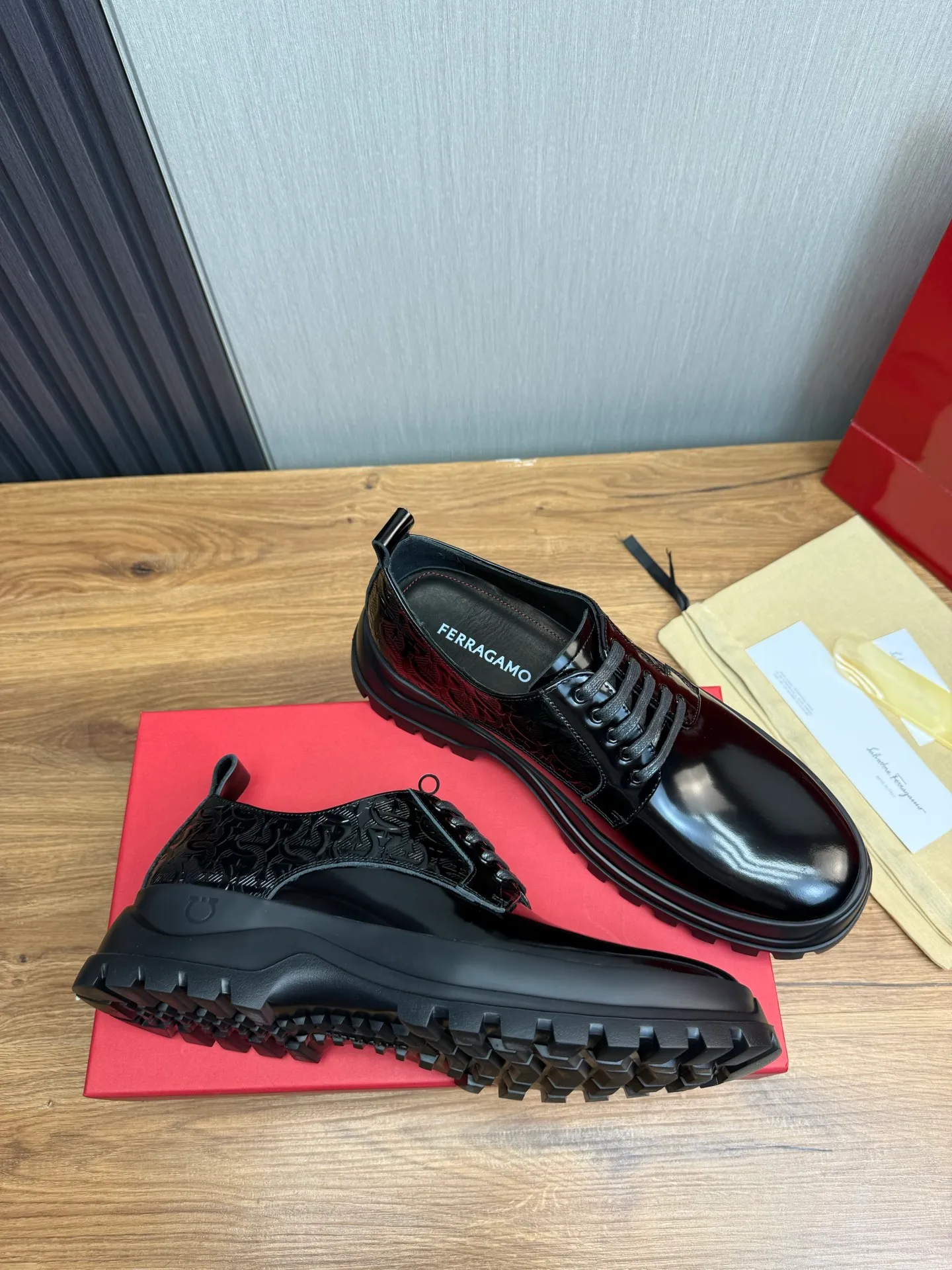Men's shoes 💰880💰 Ferragamo. [Ferragamo] Men's Loaf leather shoes, the latest hot style, 1:1 original purchase quality, top quality, imported open-edge beaded cowhide leather on the upper, hand-made three-dimensional stitching highlights the round toe design, the inner feet are made of imported cowhide, with original wear-resistant rubber outsole, matching code 39-44, (38, 45 custom-made, non-refundable)